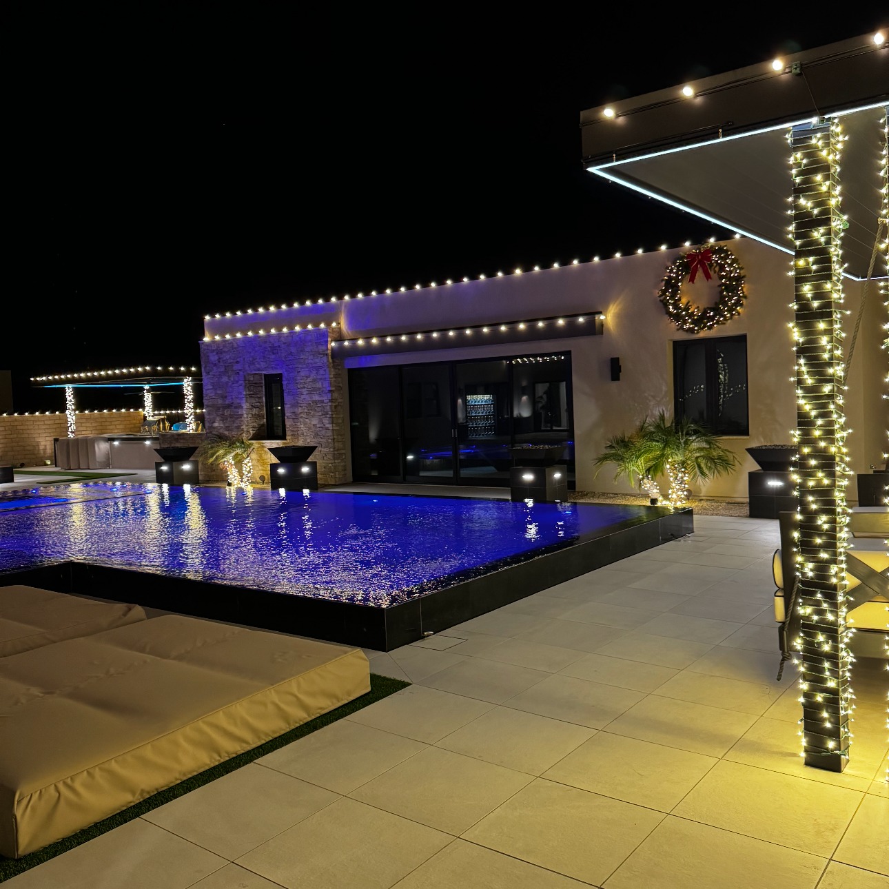 Modern San Diego estate with pool — Christmas lighting